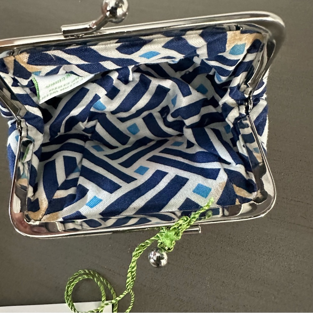 Vera Bradley Kiss Lock Petite Pouch Coin Purse NWT Summer Cottage - Picture 3 of 5